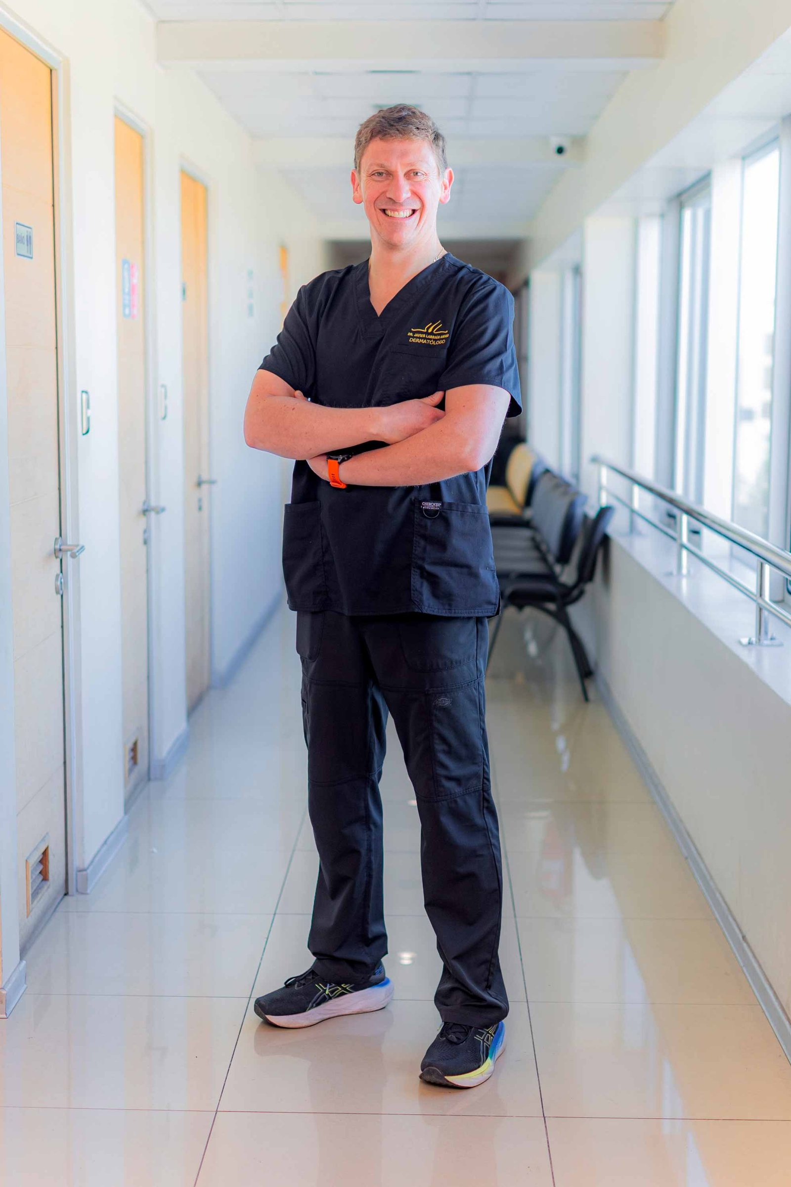Dr. Javier Larraín, Dermatólogo
